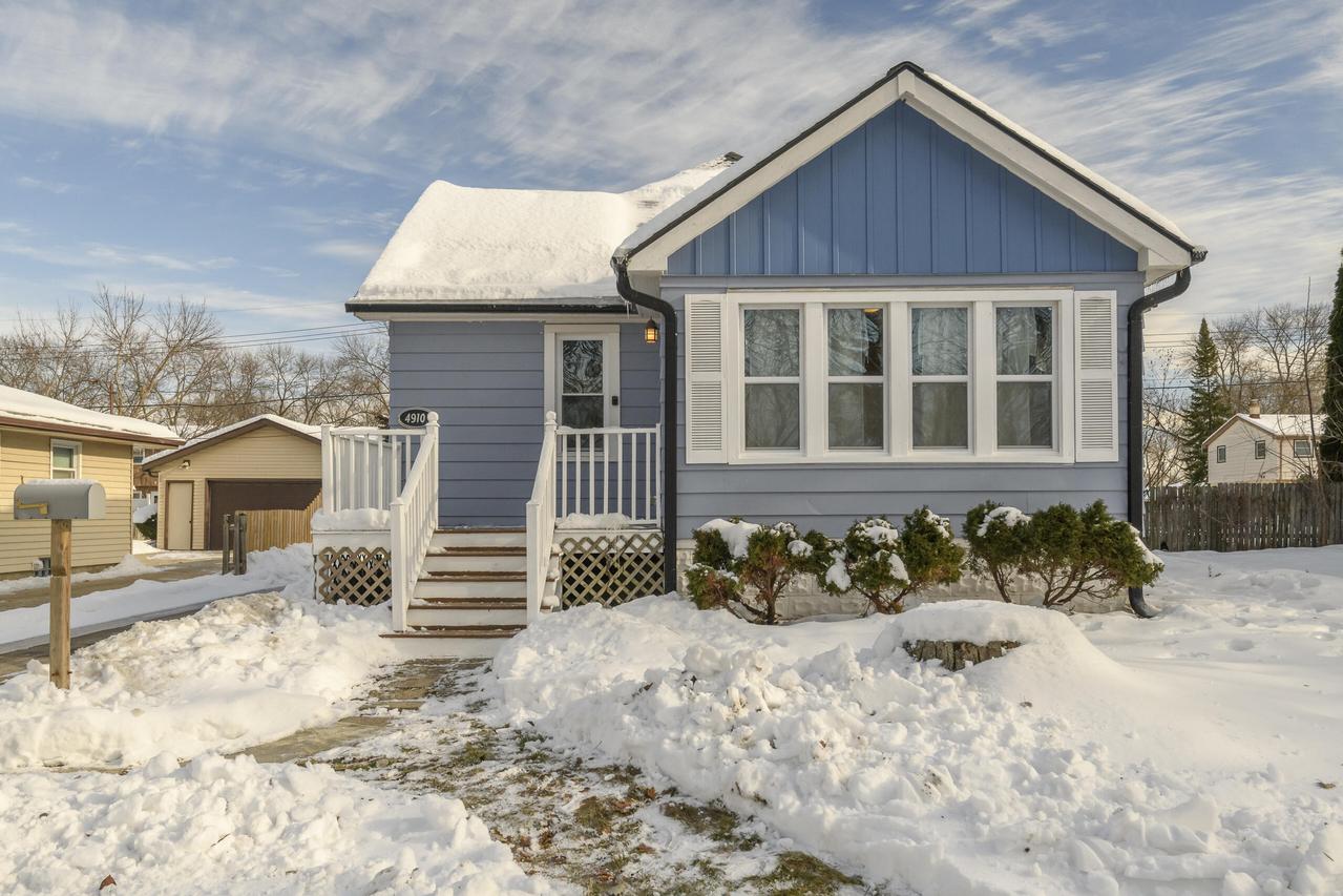 4910 N 107th St, Milwaukee, WI 53225