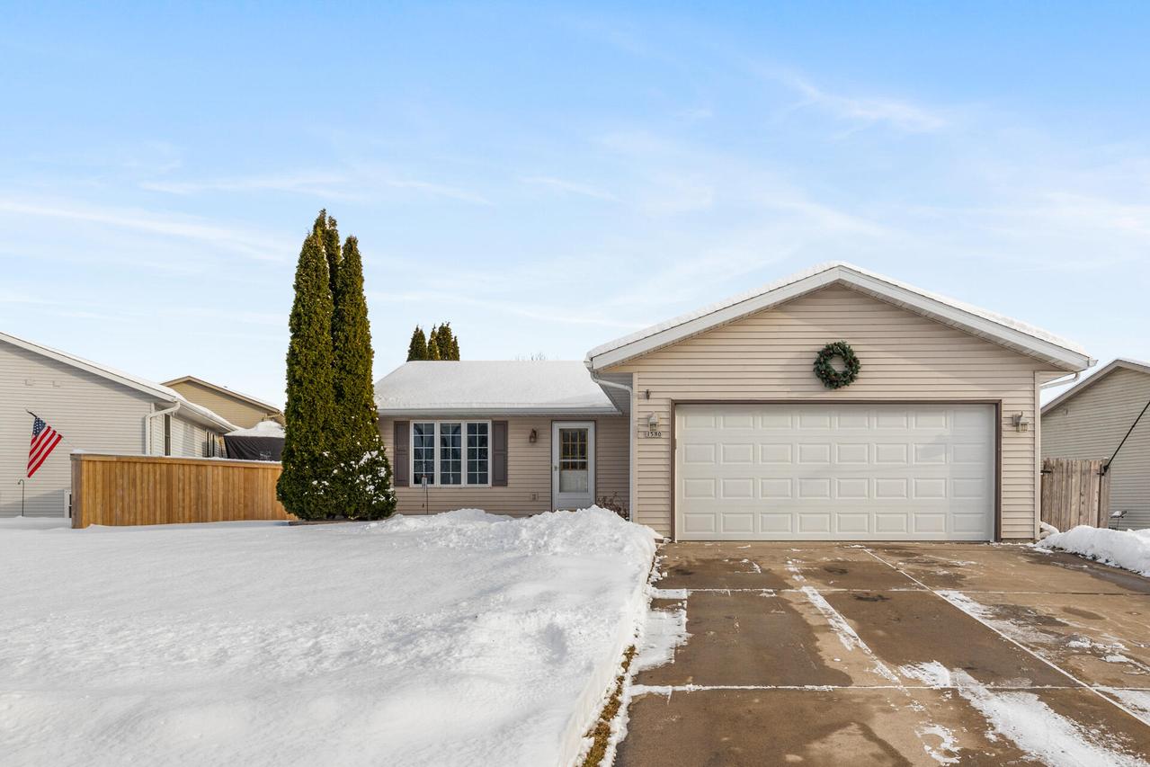 1580 Foxtail Dr, Hartford, WI 53027