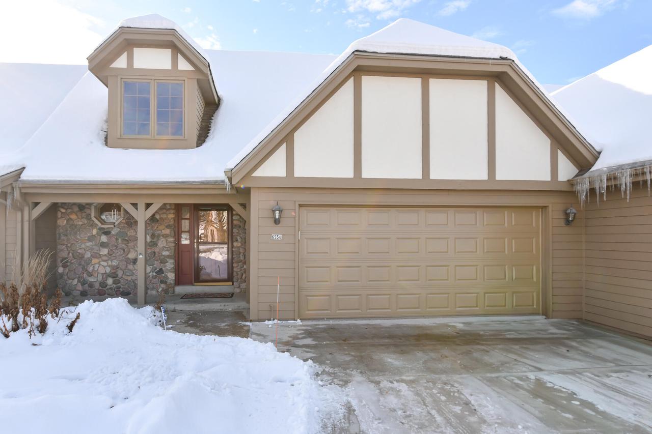 655 Machenry Cir #B, Brookfield, WI 53045