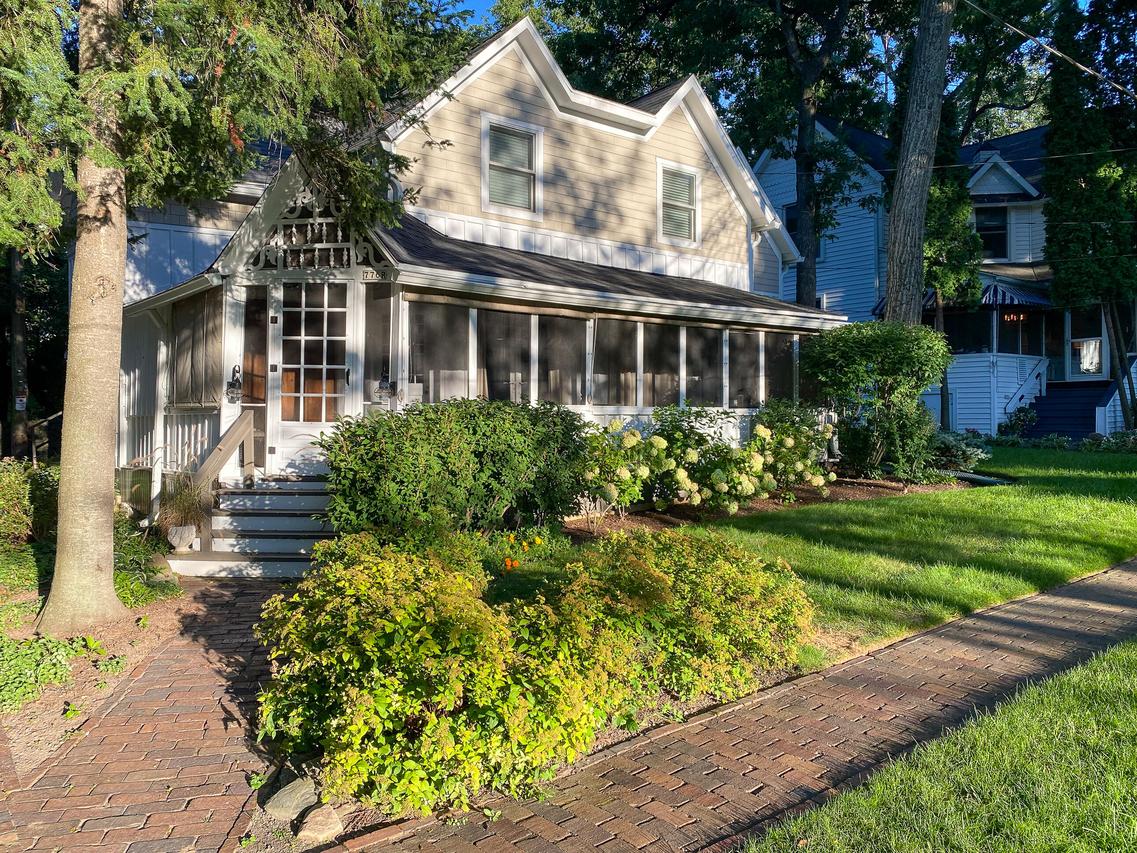 776 S Lakeshore Dr #R, Fontana, WI 53125