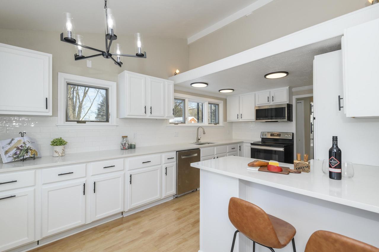 14225 Forest View, Brookfield, WI 53005