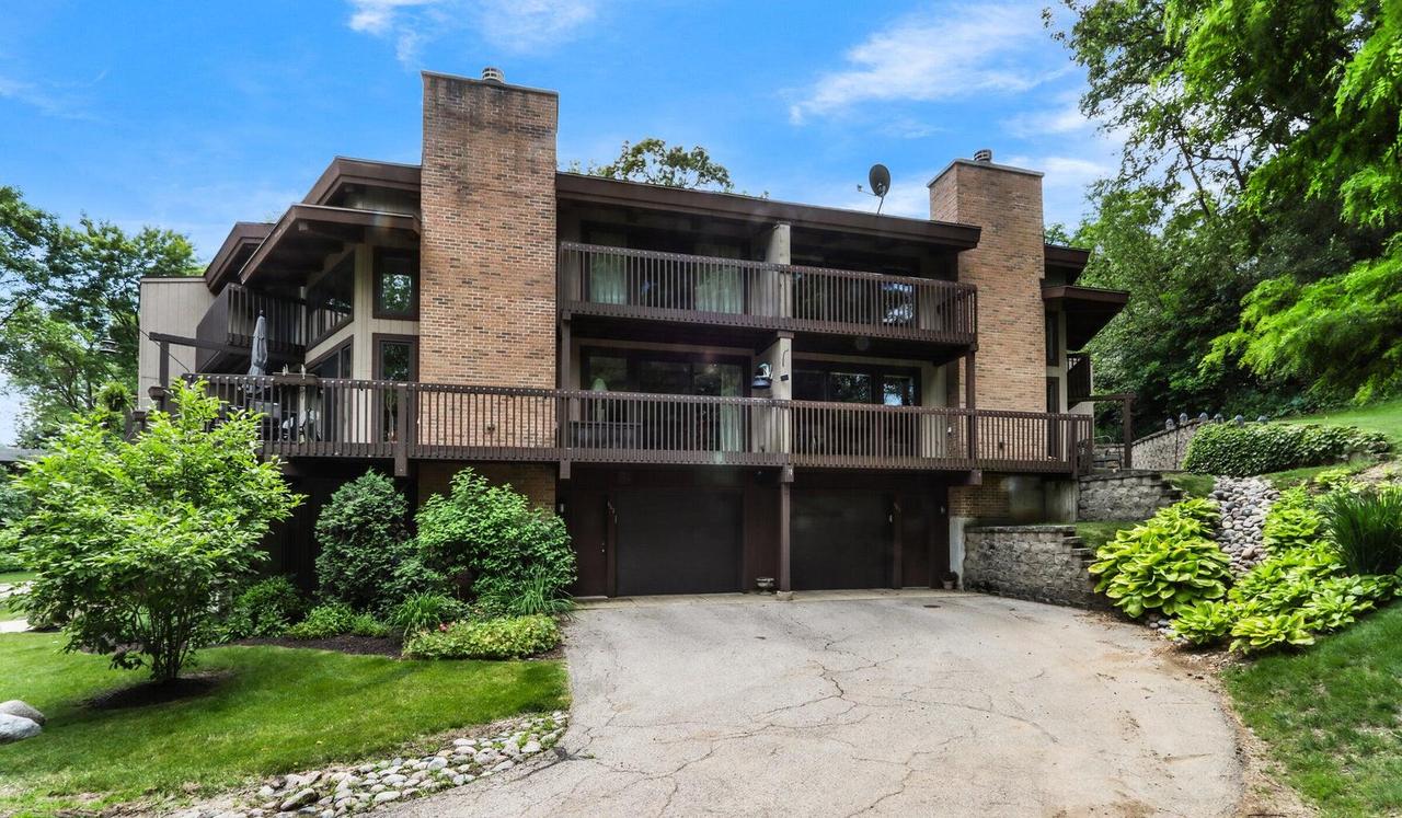 850 Hillside Dr #GG1, Fontana, WI 53125