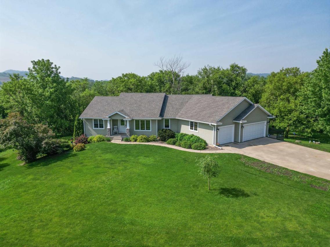 W4045 Bostwick Ln, Barre, WI 54669