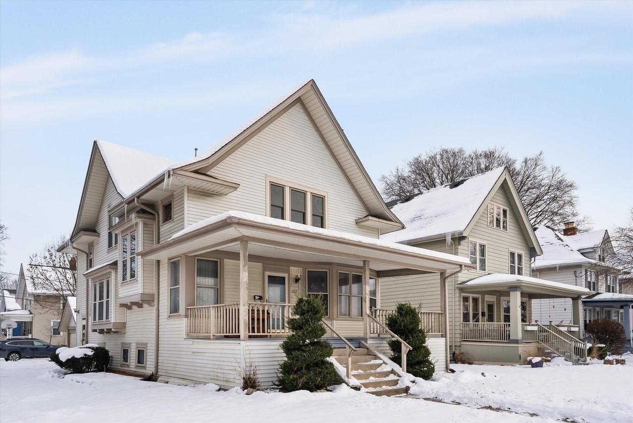 527 N Hartwell Ave, Waukesha, WI 53186