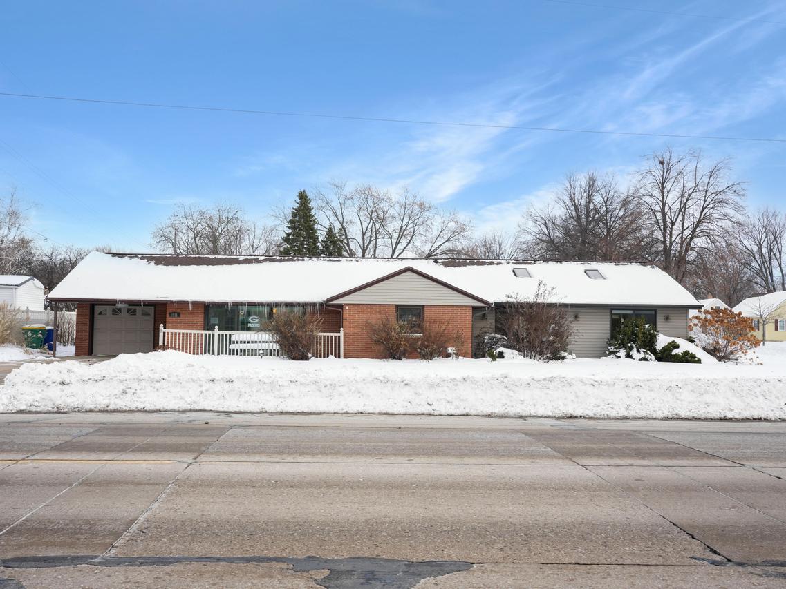 1735 S Oneida St, Green Bay, WI 54304