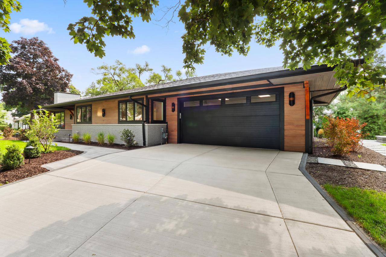 1600 Evergreen Ln, Lake Geneva, WI 53147