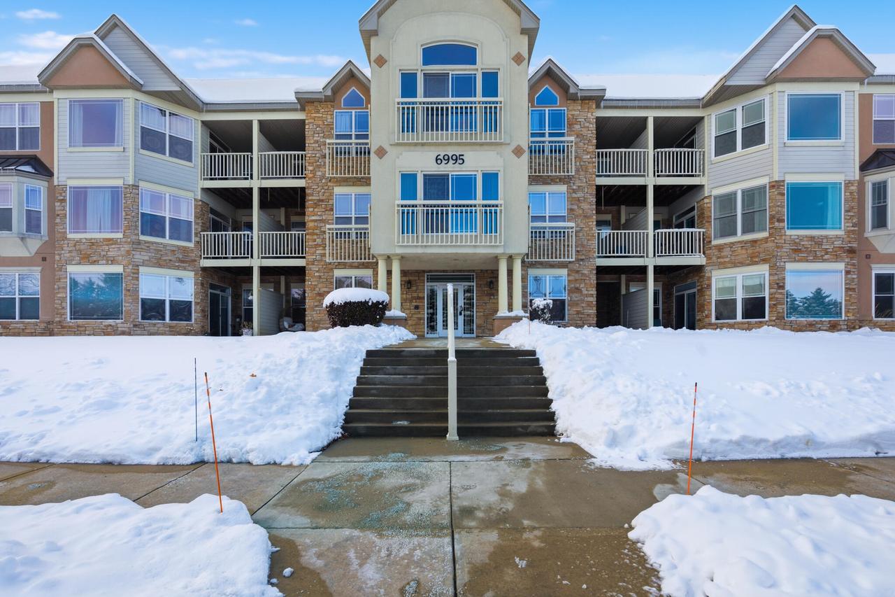 6995 S Riverwood Blvd. #S-211, Franklin, WI 53132