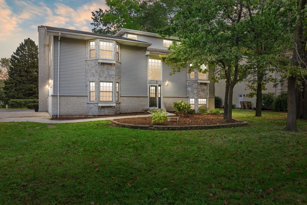 1005 97th St, Pleasant Prairie, WI 53158