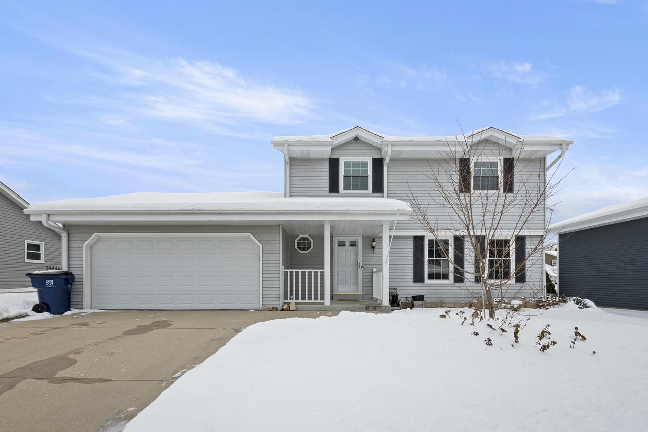 8500 S Parknoll Dr, Oak Creek, WI 53154