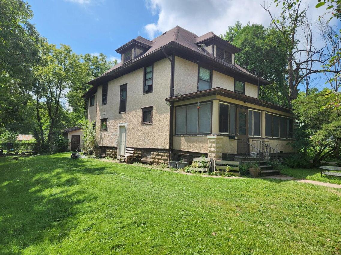 210 E Wisconsin St, Delavan, WI 53115