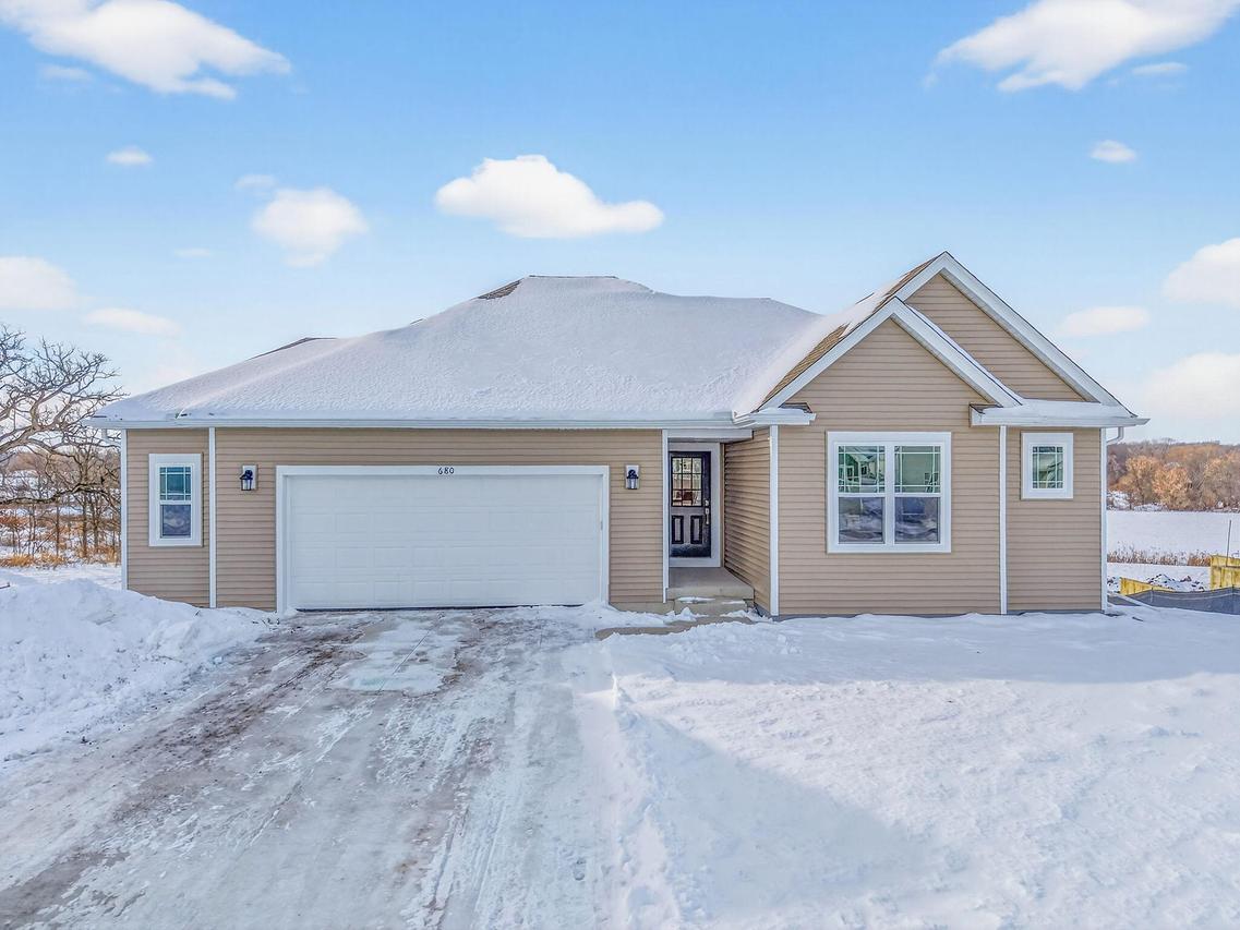 680 Stonefield Ln, Whitewater, WI 53190