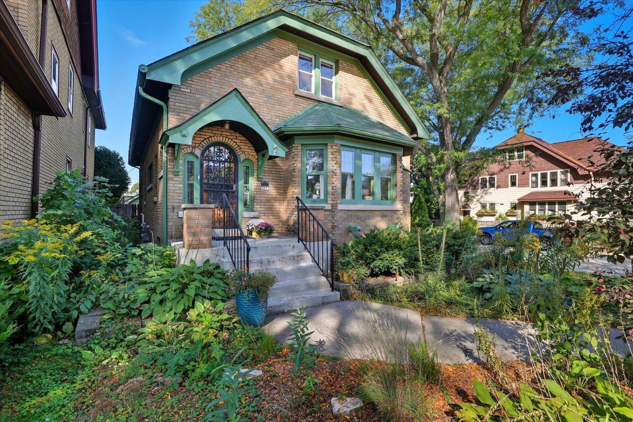 3277 N Humboldt Blvd, Milwaukee, WI 53212