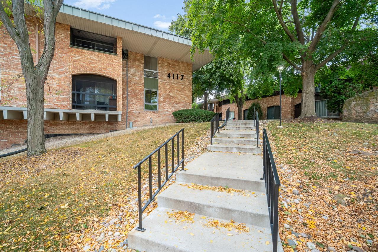 4117 W Rivers Edge Cir #1, Brown Deer, WI 53209