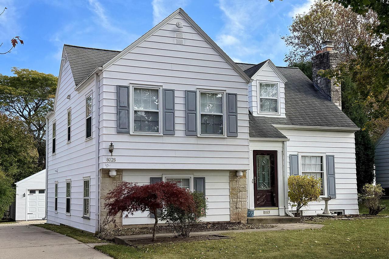 8028 N Regent Rd, Fox Point, WI 53217