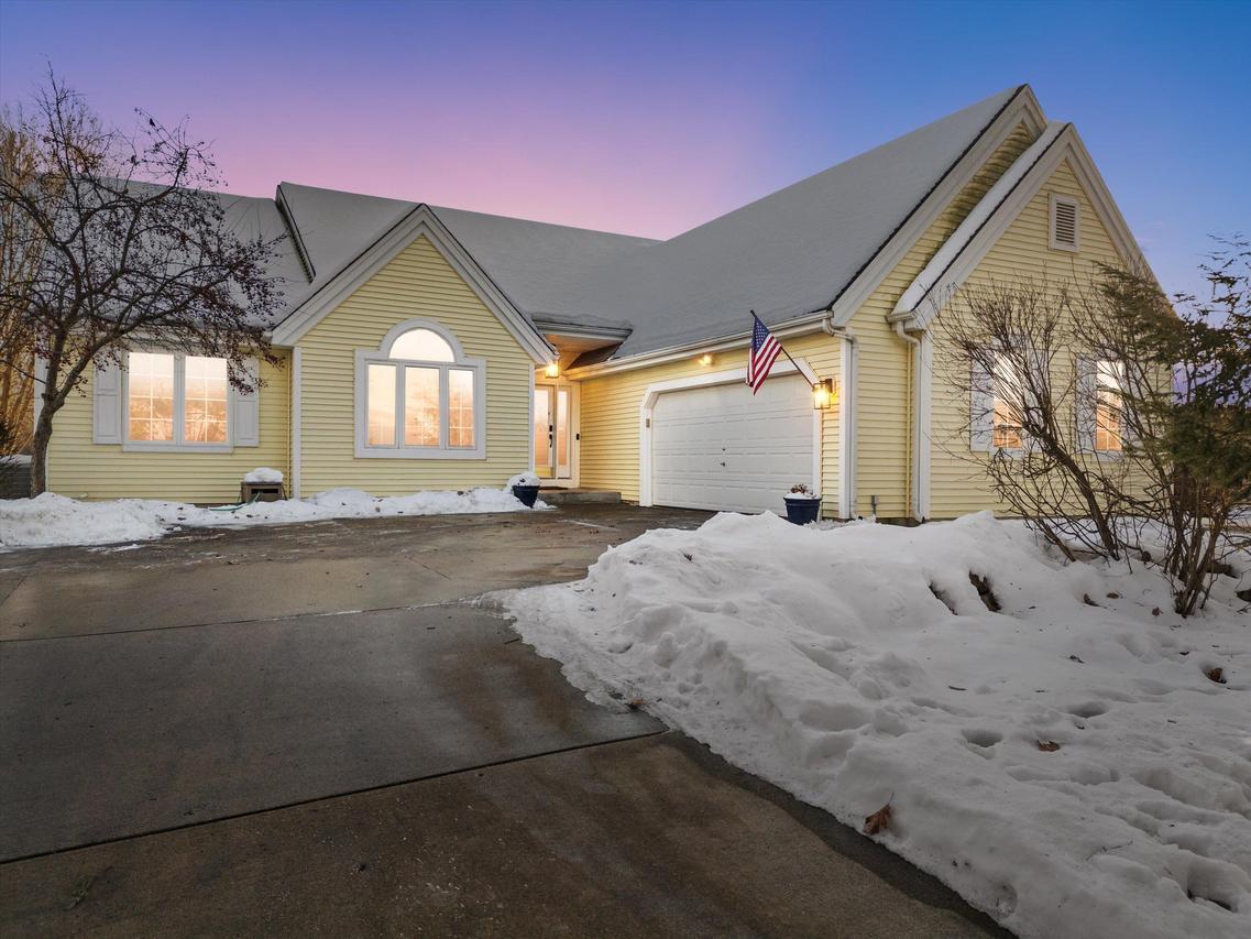 W2195 Wilmers Grove, East Troy, WI 53120