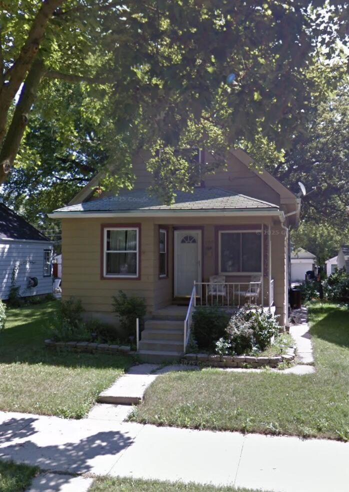 436 S 74th St, Milwaukee, WI 53214