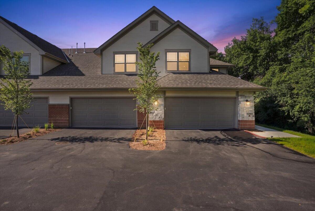 18925 Eagle Dr #202, Brookfield, WI 53045