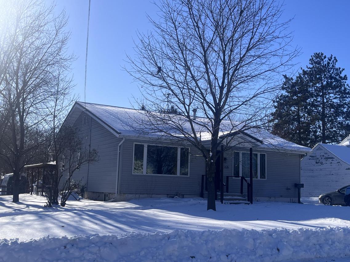 626 W 1st St, Shawano, WI 54166