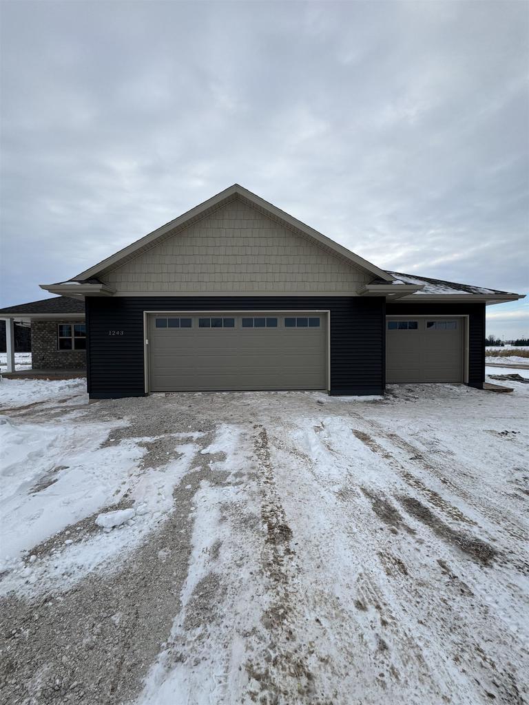 1243 Putnam Dr, Pulaski, WI 54162