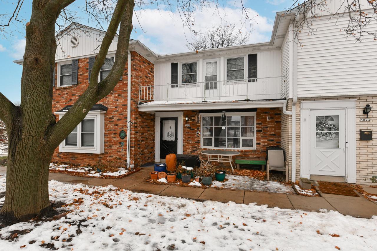 5075 W Colonial Ct, Greenfield, WI 53220