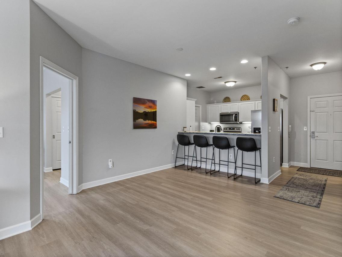 213 S Main St #205, Thiensville, WI 53092