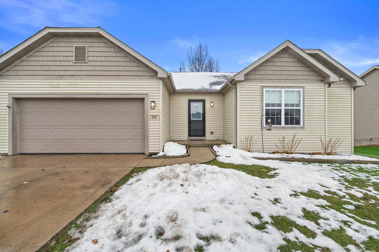 228 W Haven Dr, Watertown, WI 53094
