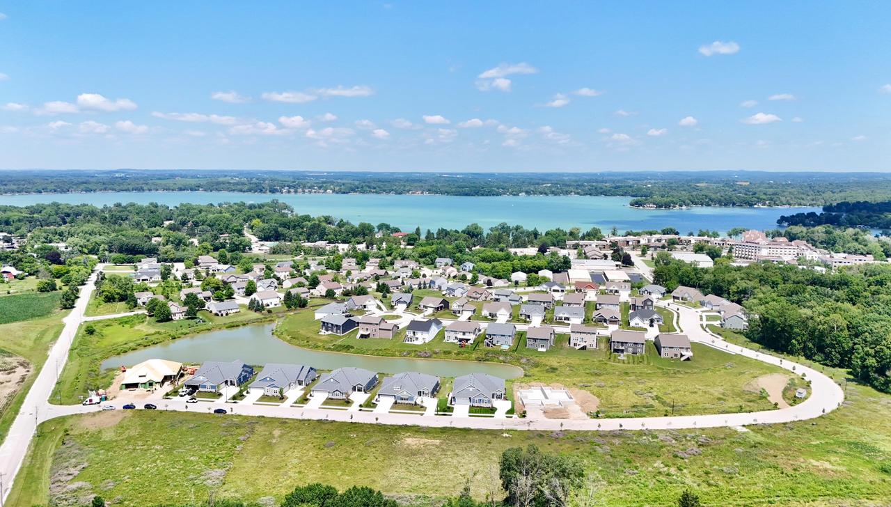 1546 Weston Ridge, Oconomowoc, WI 53066