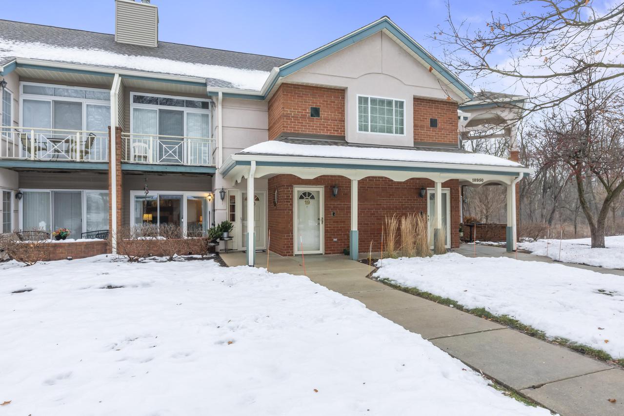 18950 Toldt Woods Dr #20, Brookfield, WI 53045