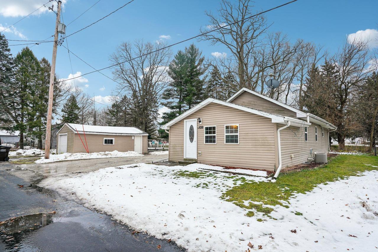 W1019 Narcissus Rd, Bloomfield, WI 53128