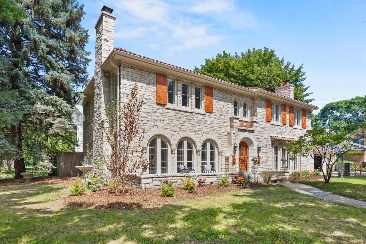 1200 E Glendale Ave, Shorewood, WI 53211