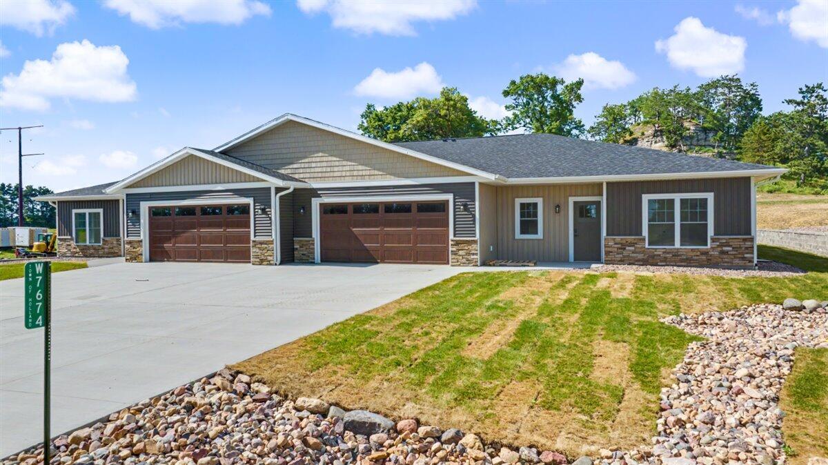 W7674 W Castle Mound Rd, Holland, WI 54636