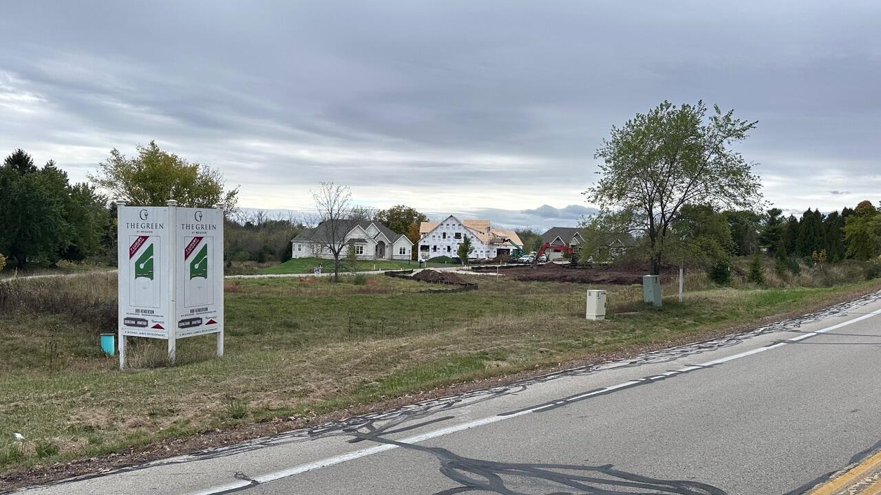 3620 W Club Cir, Mequon, WI 53092