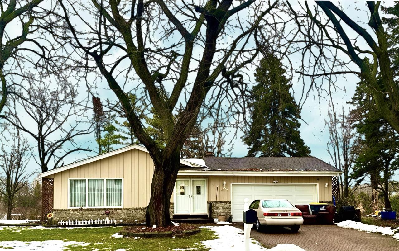 1929 Sunnyside Dr, Waukesha, WI 53186