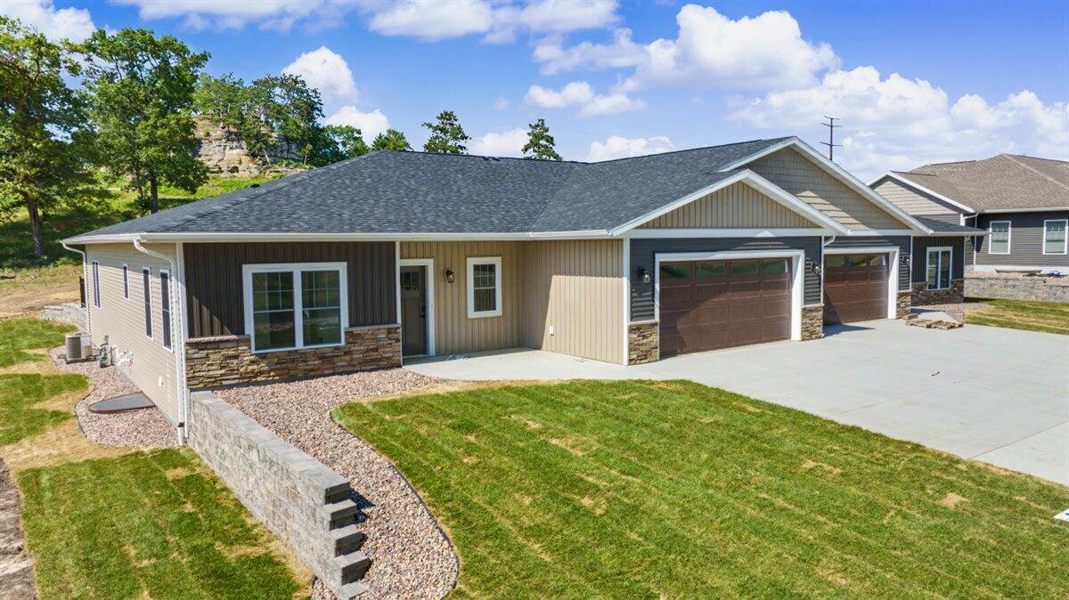 W7676 W Castle Mound Rd, Holland, WI 54636