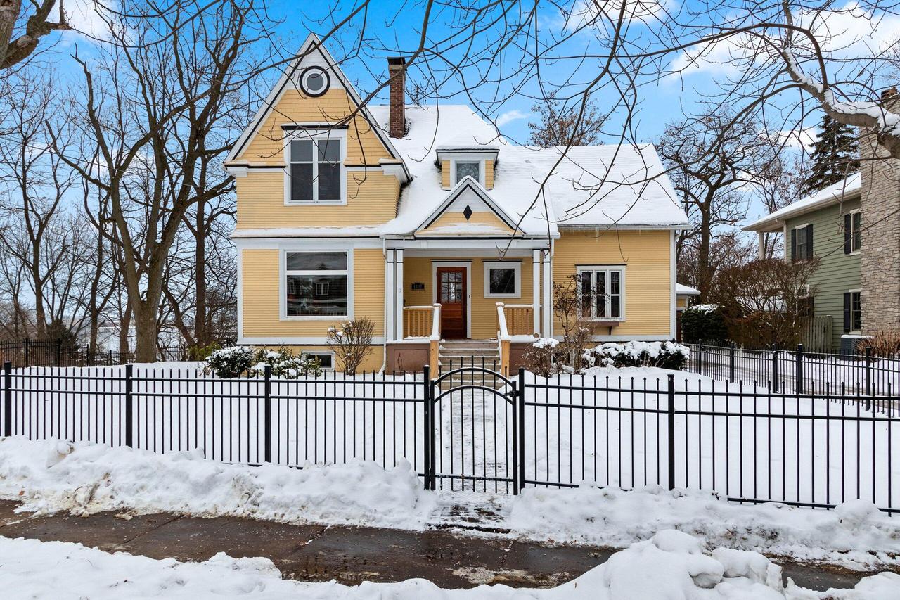 1407 Michigan Ave, Manitowoc, WI 54220