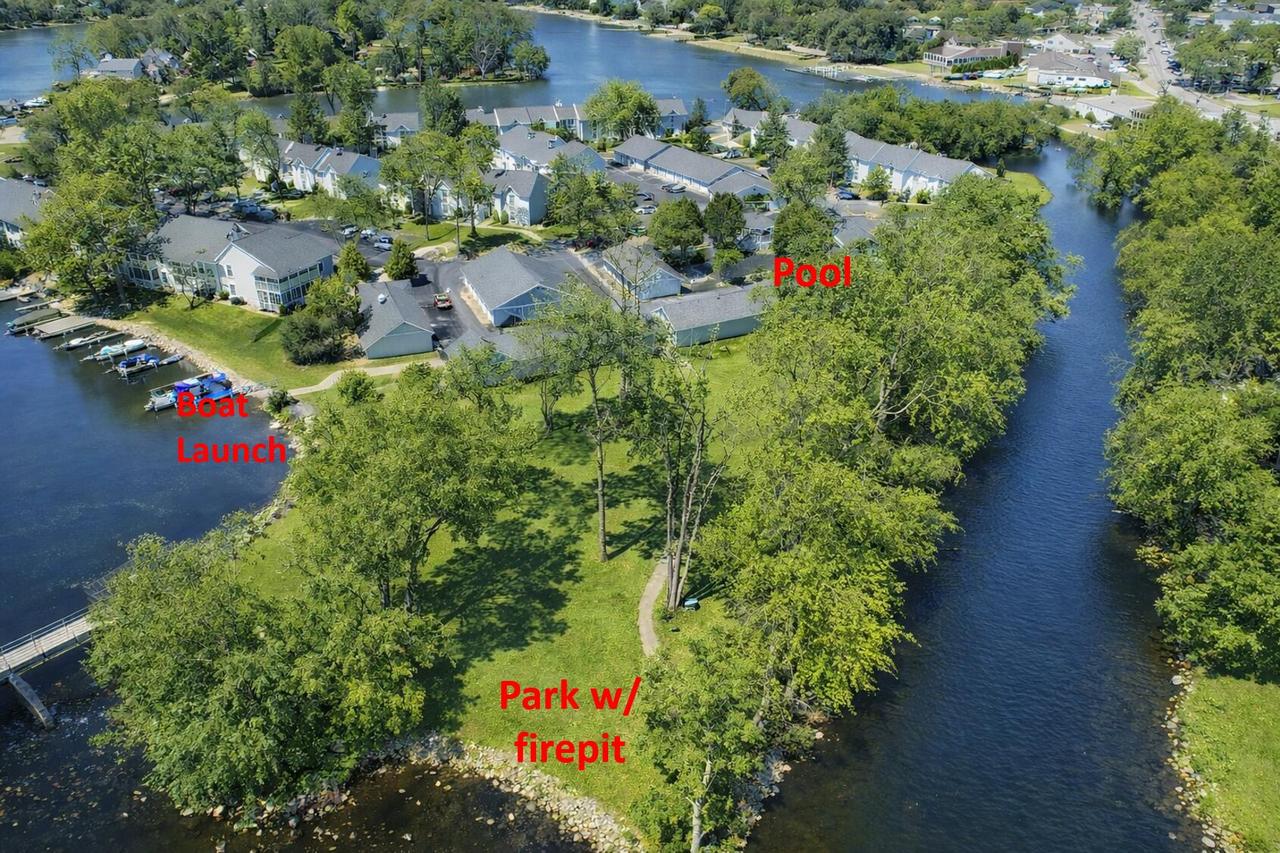 300 Foxwood Dr #109, Waterford, WI 53185