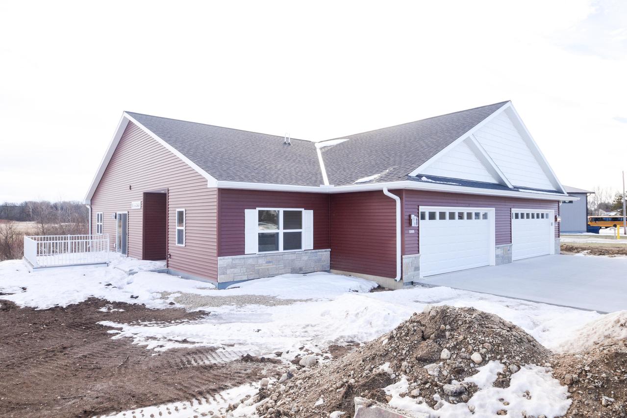 1322 Kettle Dr, Kewaskum, WI 53040