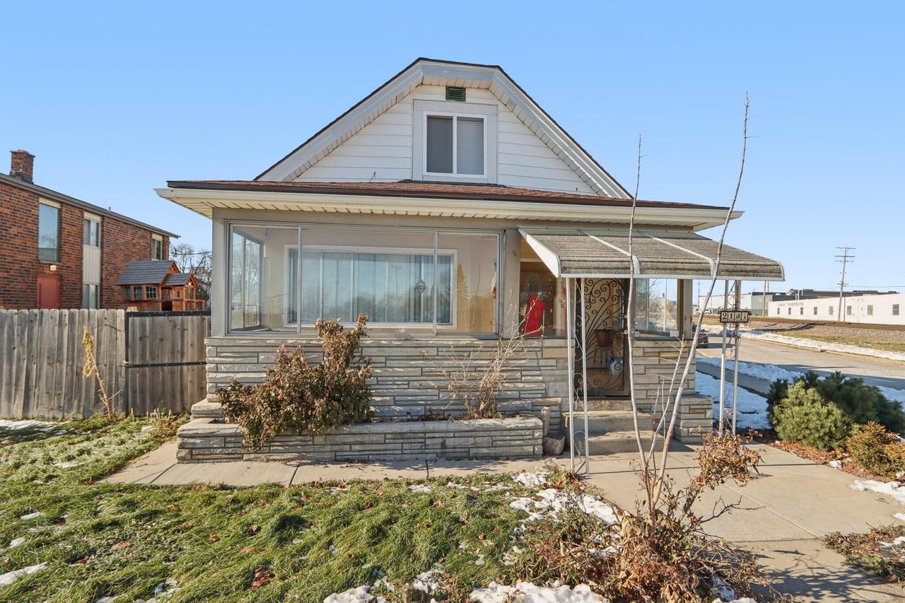 2101 S 60th St, West Allis, WI 53219