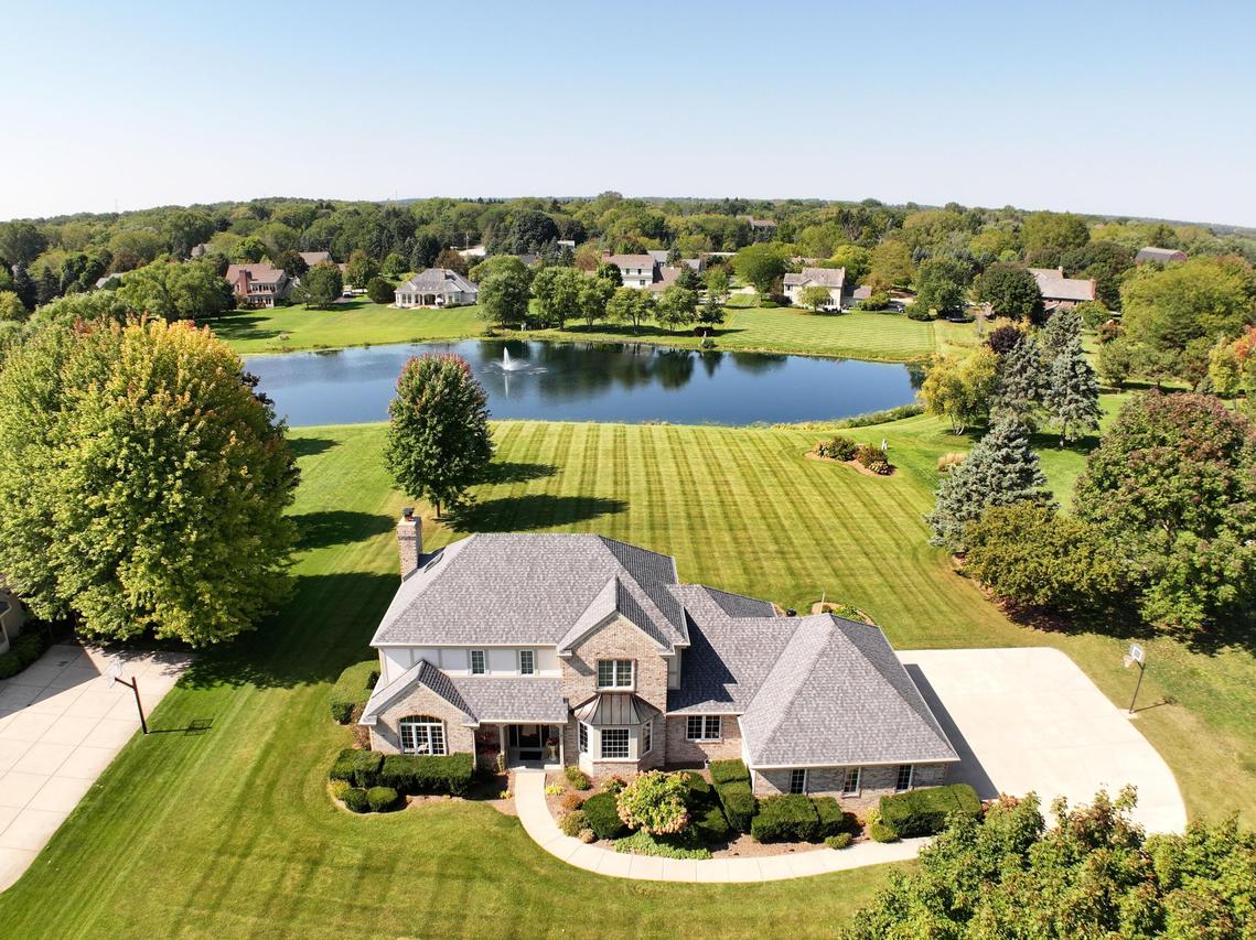11811 N Lantern Ln, Mequon, WI 53092