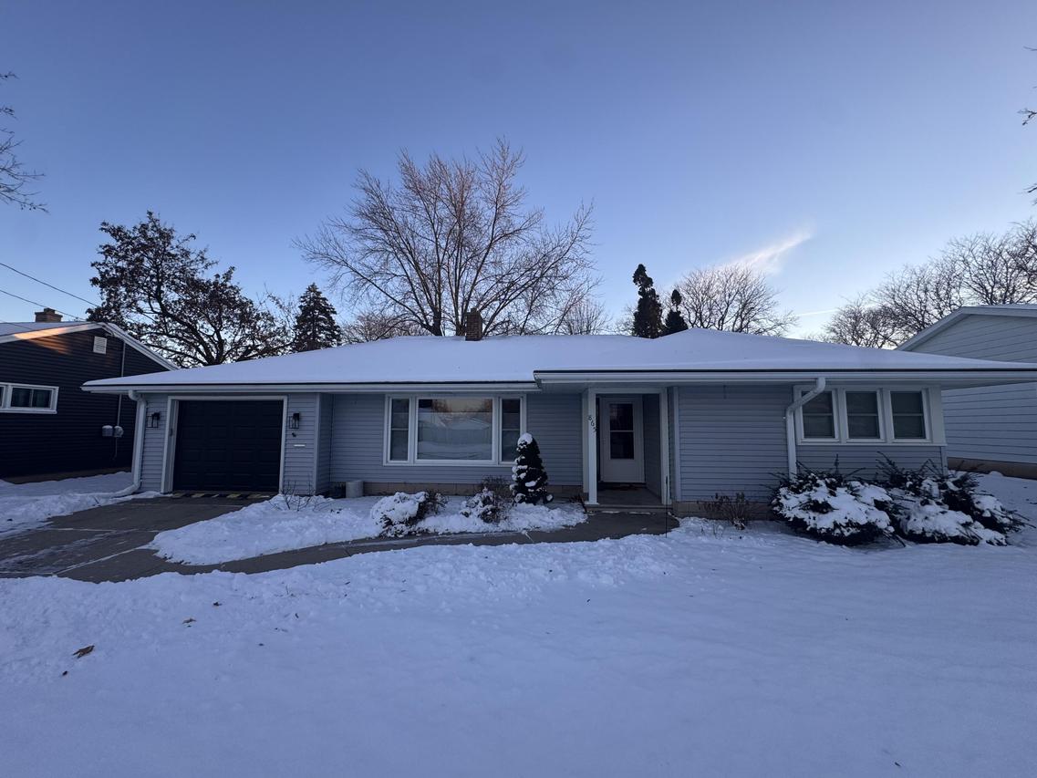 865 W 18th Ave, Oshkosh, WI 54902