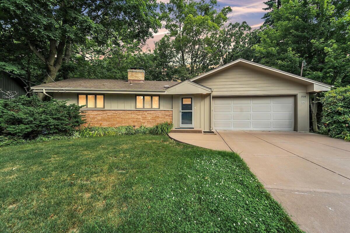 1524 Spring Valley, Racine, WI 53405
