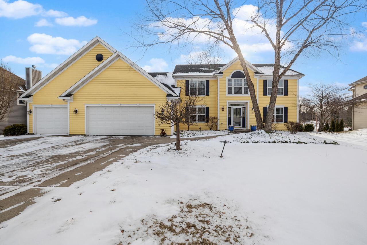 453 Deerwood Ct, Grafton, WI 53024