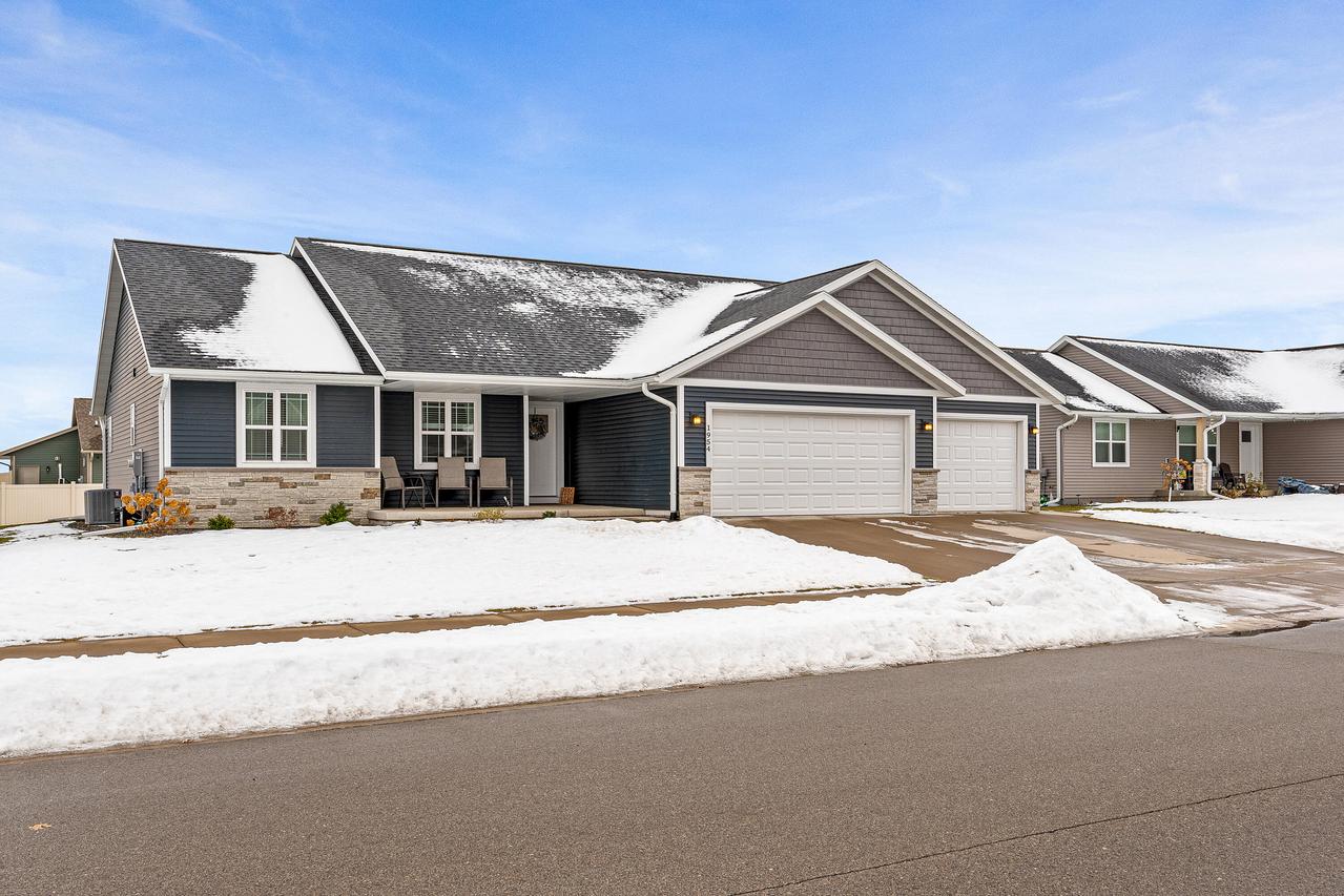 1954 Mcgilvray Way, Holmen, WI 54636