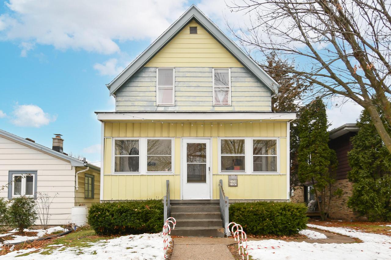 2157 S 56th St, West Allis, WI 53219