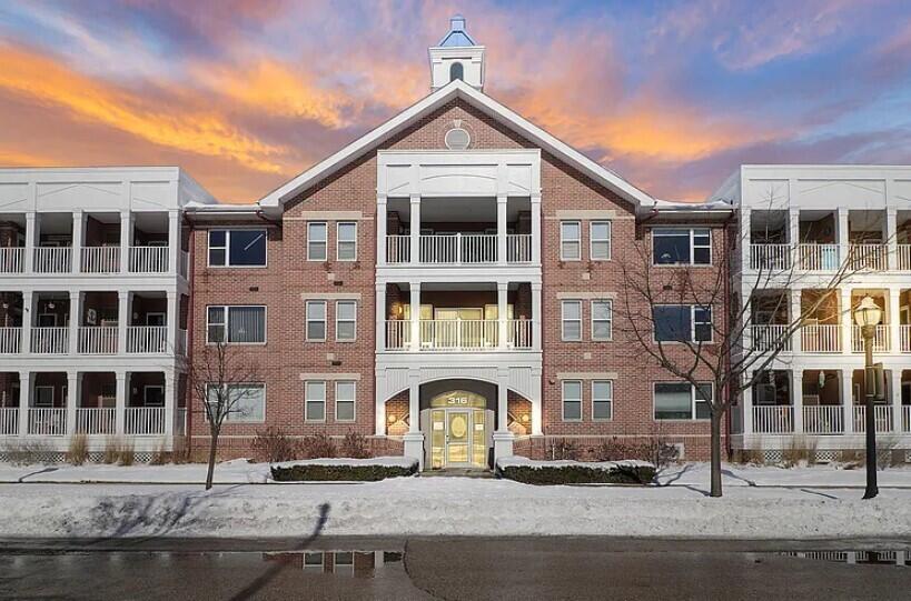 316 56th St #306, Kenosha, WI 53140