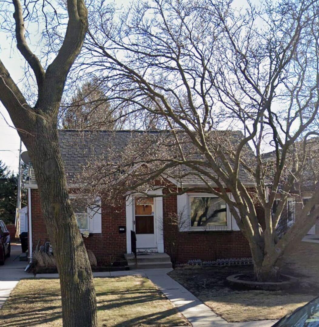 1301 E Norwich Ave., Saint Francis, WI 53235