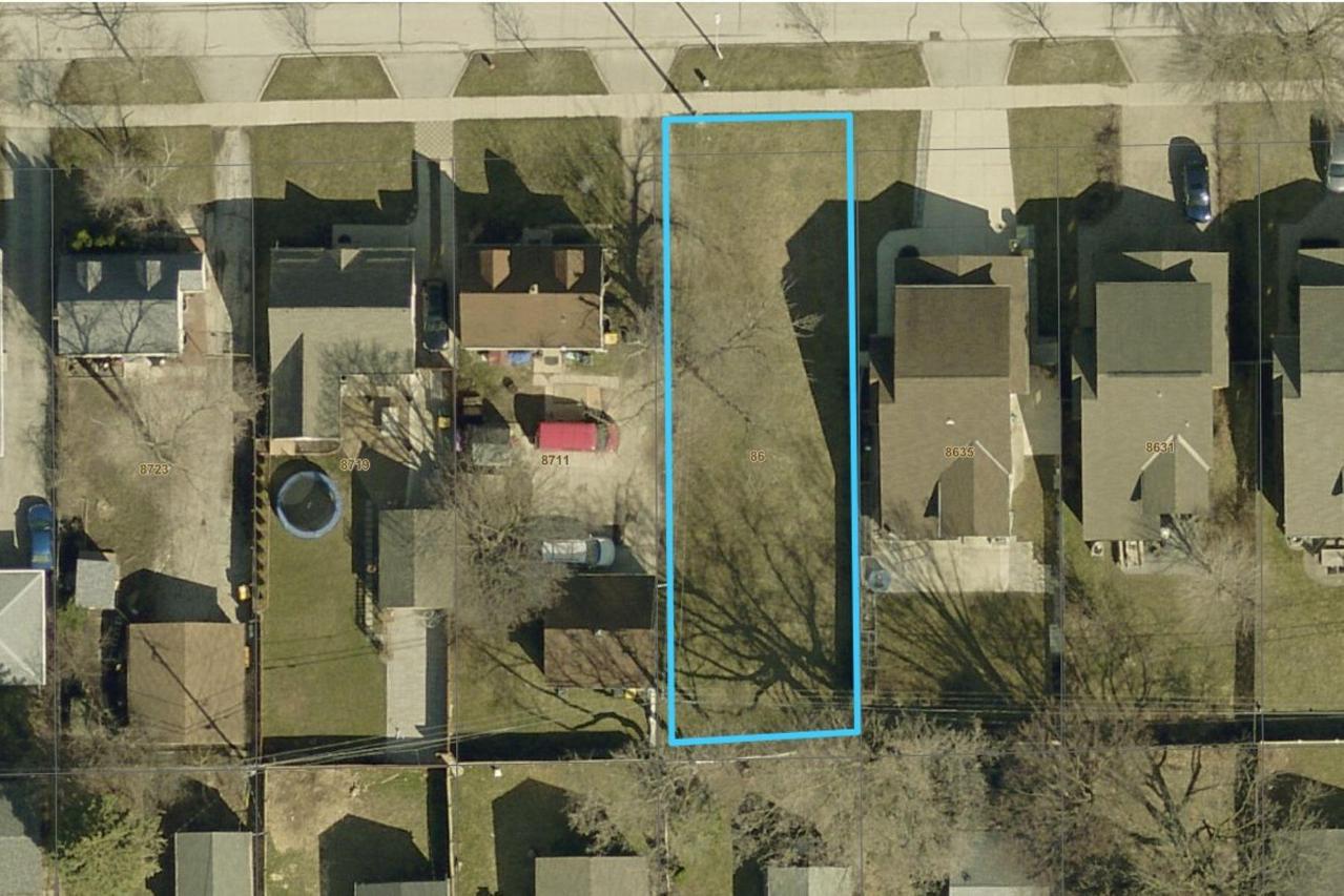 86 W Schlinger Ave, West Allis, WI 53214