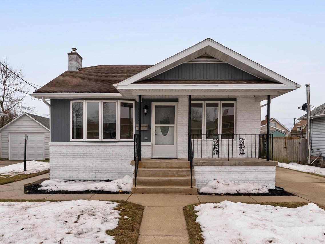 2323 9th Pl, Two Rivers, WI 54241