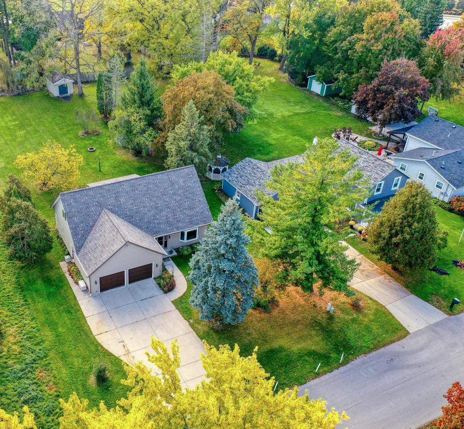 813 High St, Oconomowoc, WI 53066