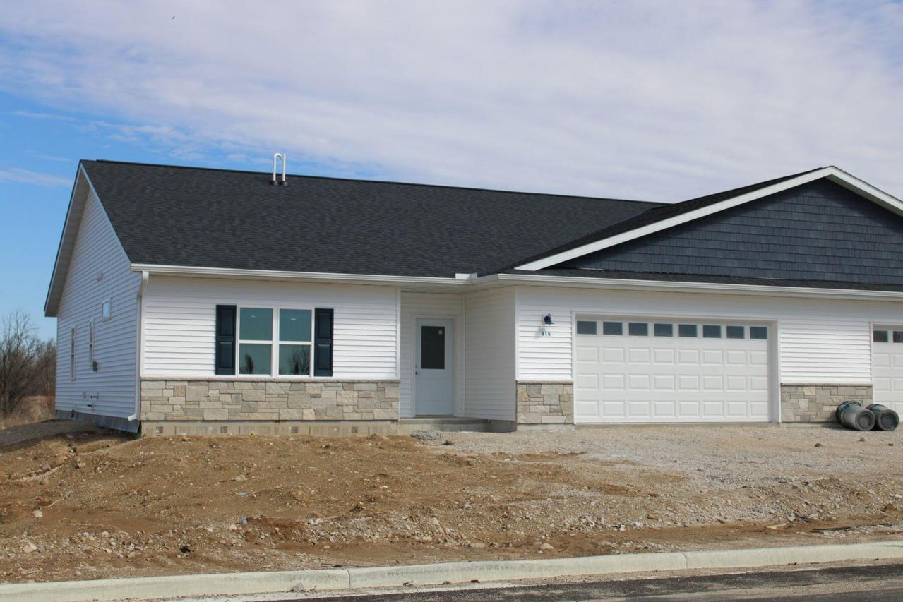 918 Drumlin Dr #Unit 1, Kewaskum, WI 53040